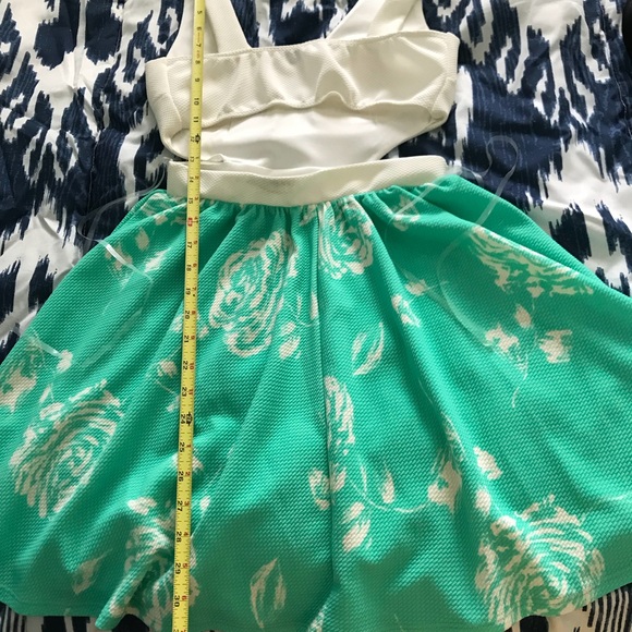 Cutout dress - Picture 5 of 6